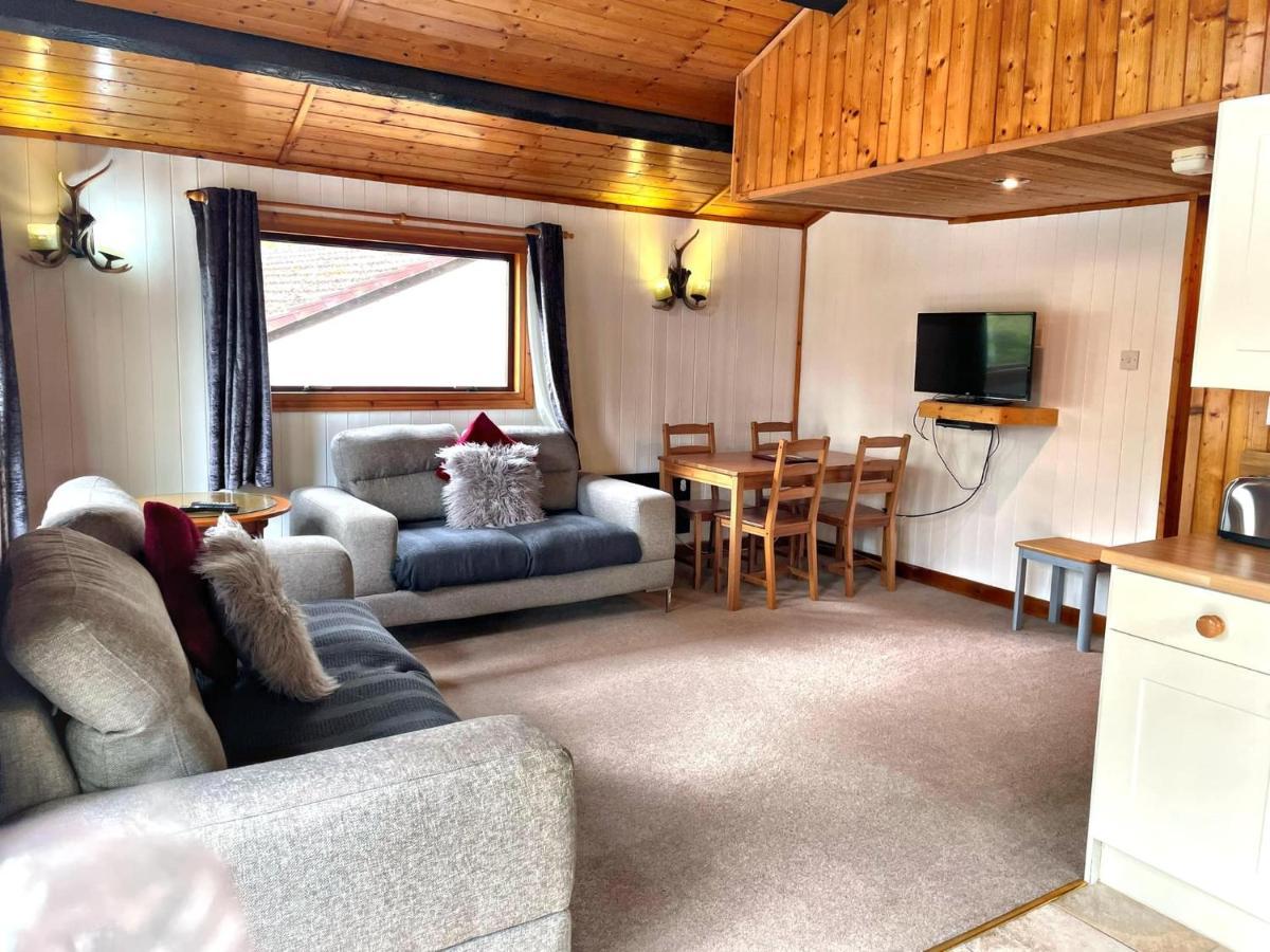 The Squirrel Lodge - Hot Tub - Pet Friendly - Pembrokeshire-Tenby Carmarthen Eksteriør bilde